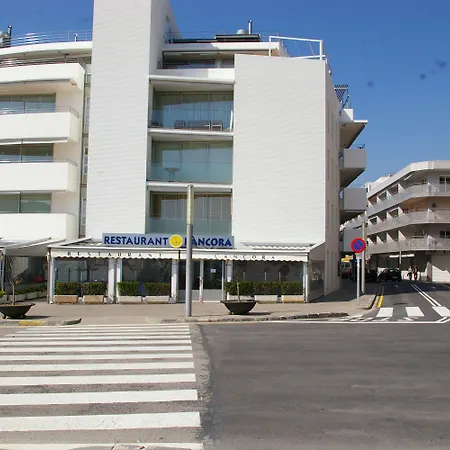 Ancora En Primera Linea De La Playa *